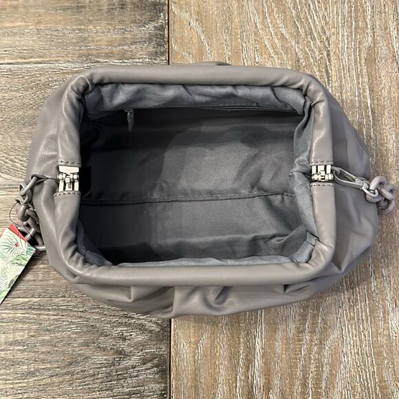 Badgley Mischka NWT Grey Wrapped Framed Clutch. - Picture 3 of 8